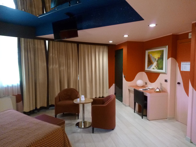 Others 5, Futura Motel, Milano