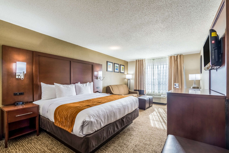 Bedroom 3, Comfort Inn & Suites Dayton North, Montgomery