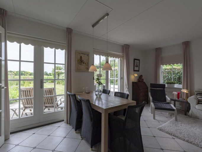Dining 4, Beautiful Detached Holiday Villa Garden, Zijpe