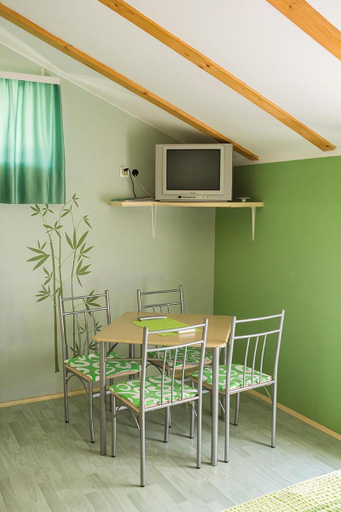 Others 5, Green House Adults Only, Irig