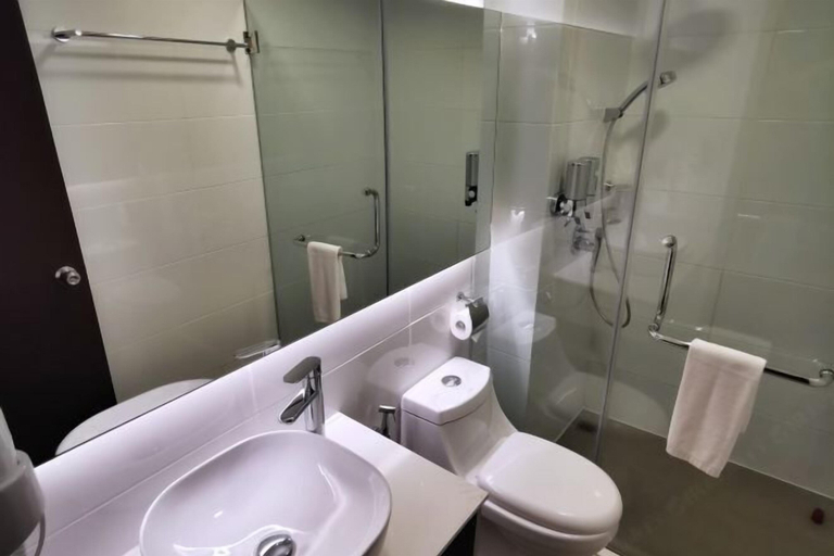 Bathroom 19