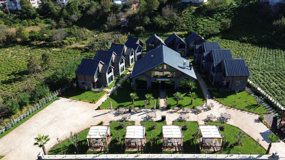 Exterior & Views