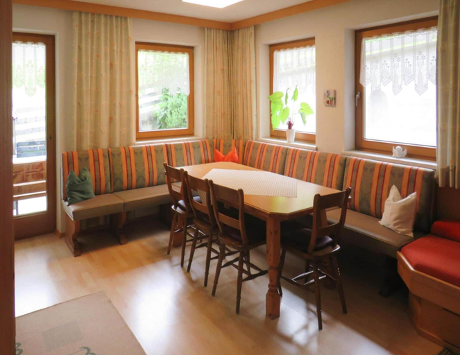Dining 5, Holiday Home in Fugenberg Near Spieljochbahn, Schwaz
