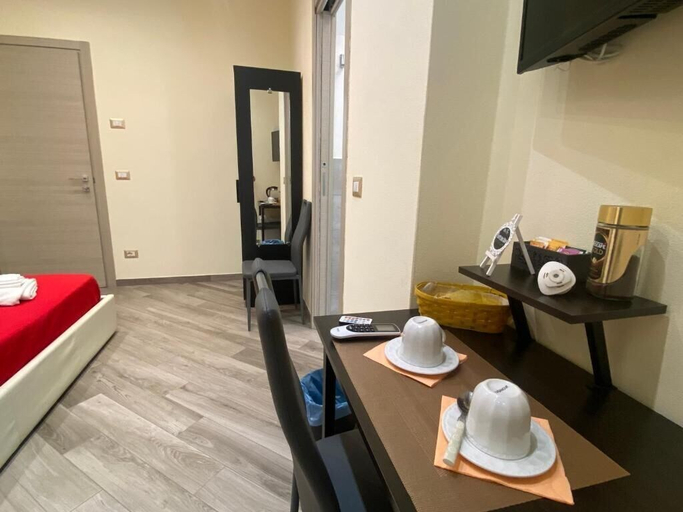 Others 5, Suites Colombo, La Spezia