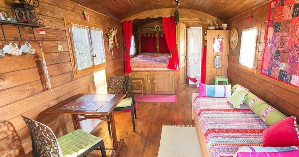 Bedroom 5, Les Roulottes de la Brauderie, Maine-et-Loire