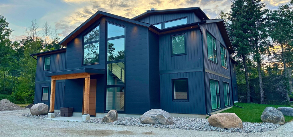 Exterior & Views