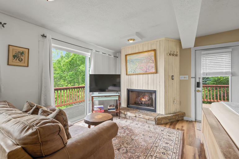 Bedroom 3, Treetop Retreat, Brown