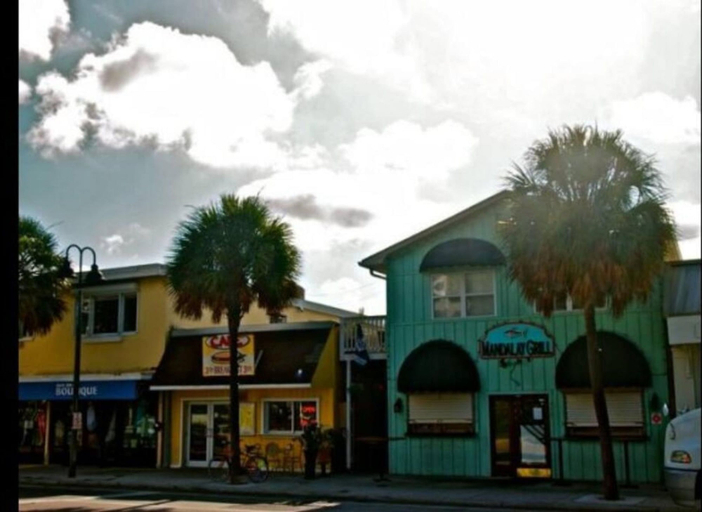Room 4, 2 Bedroom Waterfront Pool Side!, Pinellas