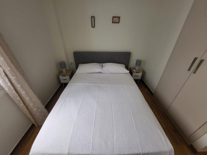 Room 3, 2 bd Renovated Flat at Acropolis, Attica