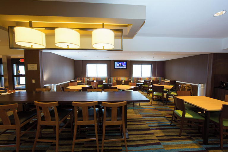 Food & Drinks 5, Fairfield Inn & Suites by Marriott Burlington, Des Moines