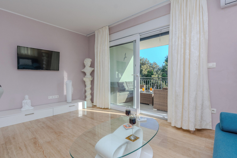 Others 4, Apartment Eses, Vir