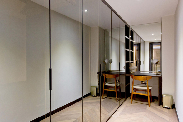 Room 5, 2-bed Deluxe Apt 519, London