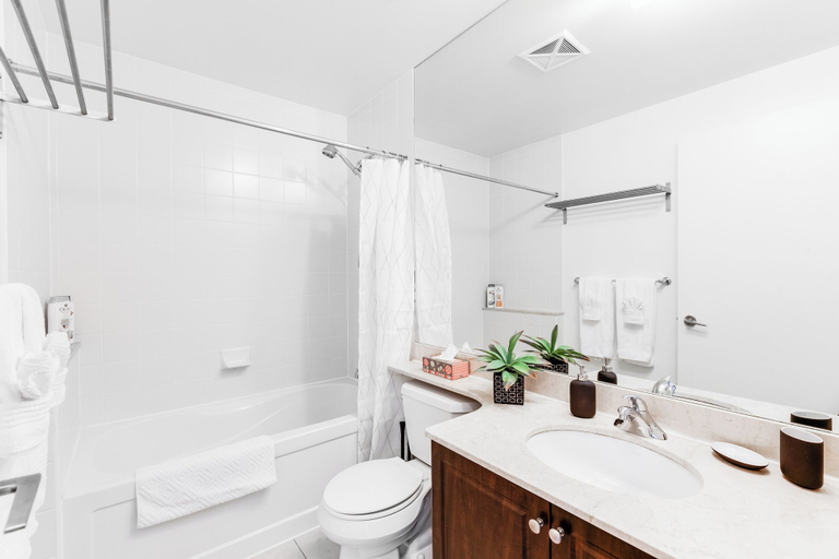 Bathroom 4, AOC Suites - Luxury Condo - City View, Toronto