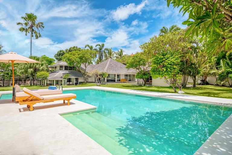 Others 5, Spacious 2 Villas combined, 9 bedrooms, 2 pools, Badung