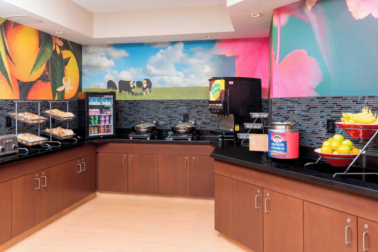 Food & Drinks 5, Fairfield Inn & Suites Lincoln, Lancaster