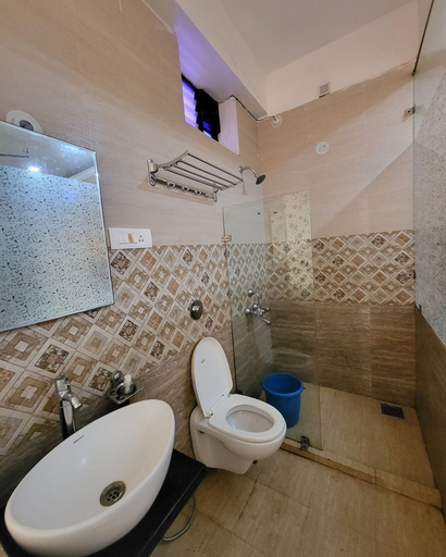 Bathroom, Big House Inn, North Goa