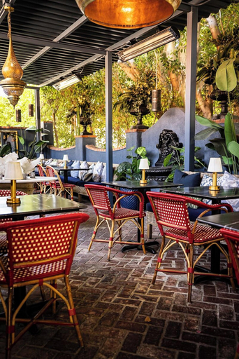 Food & Drinks 5, Villa Royale, Riverside