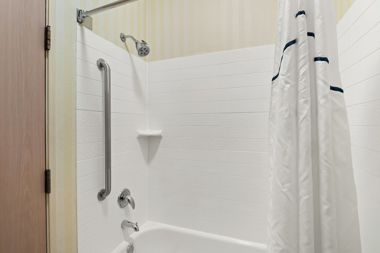 Bathroom, HomeTowne Studios by Red Roof East Lansing - Okemos, Ingham