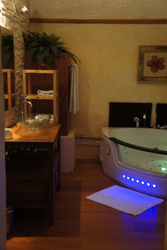 Bathroom 5, Le Clos de l'Hermitage, Indre-et-Loire