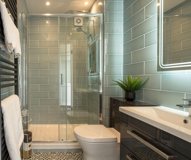 Bathroom 4, Higher Stancombe Holiday Cottages, Devon