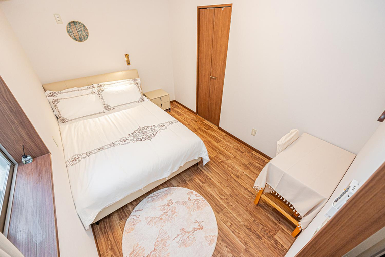 Bedroom 2, W.Hostel, Kita