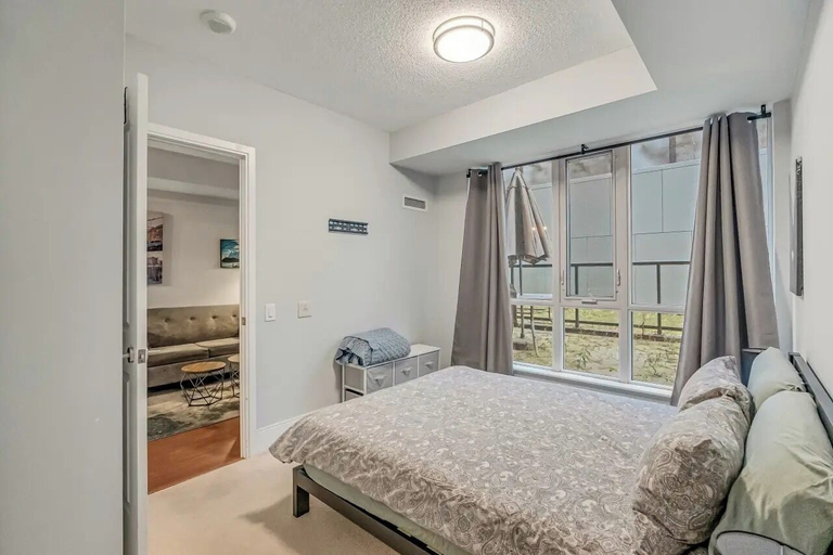 Bedroom 3, Waterfront Cove Hotel, Toronto