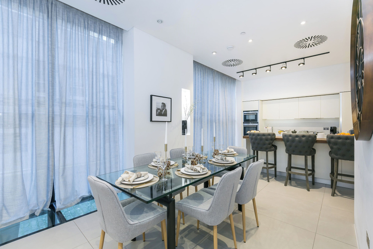 Others 5, Urban Chic - Chiltern and Baker, London