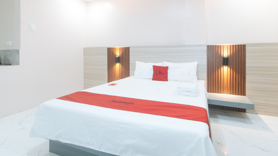 Bedroom 3, RedDoorz @ Happy Stay Apartelle, Dauis