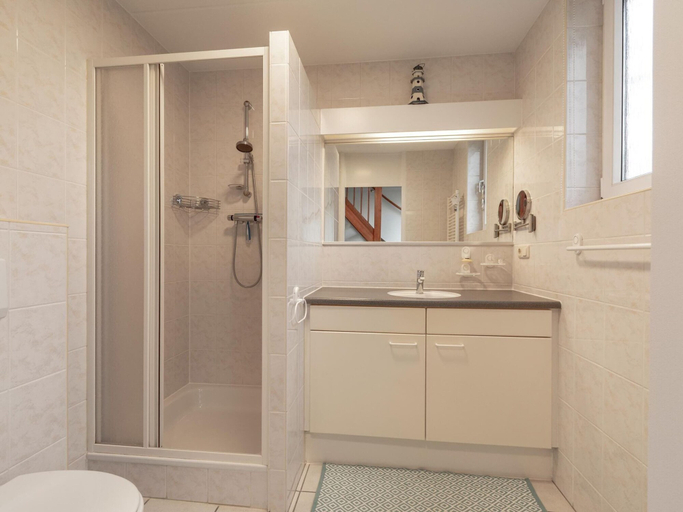 Bathroom 4, Beautiful Detached Holiday Home in Park, Zijpe