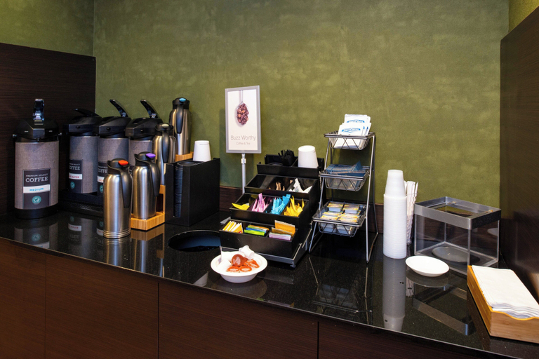Food & Drinks 5, Fairfield Inn & Suites Cedar Rapids, Linn