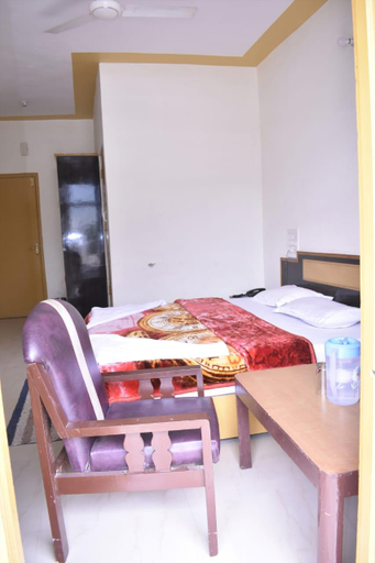 Others 3, Hotel Silverface, Kullu