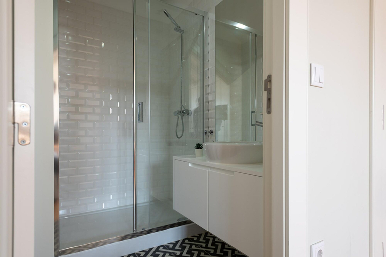 Bathroom 5, Oporto Rooftop Studio by Vacationy, Porto