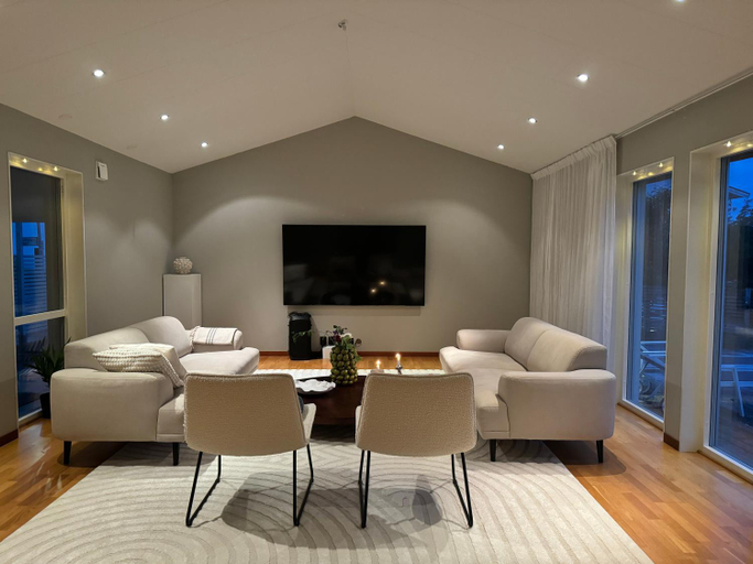 Others 5, Modern room near the lake, Borås