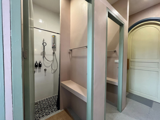 Bathroom 4