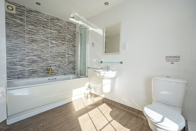 Bathroom 3, Penhelig Arms, Gwynedd