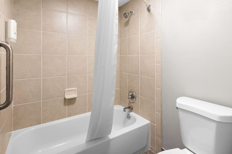 Bathroom 4, Quality Inn Nashville - Opryland Area, Davidson