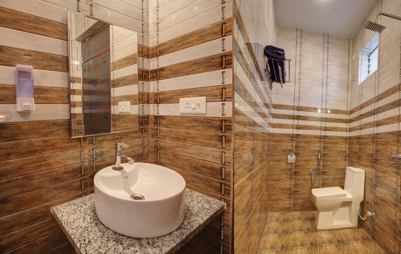 Bathroom 5, Shellys Hideout Inn, North Goa