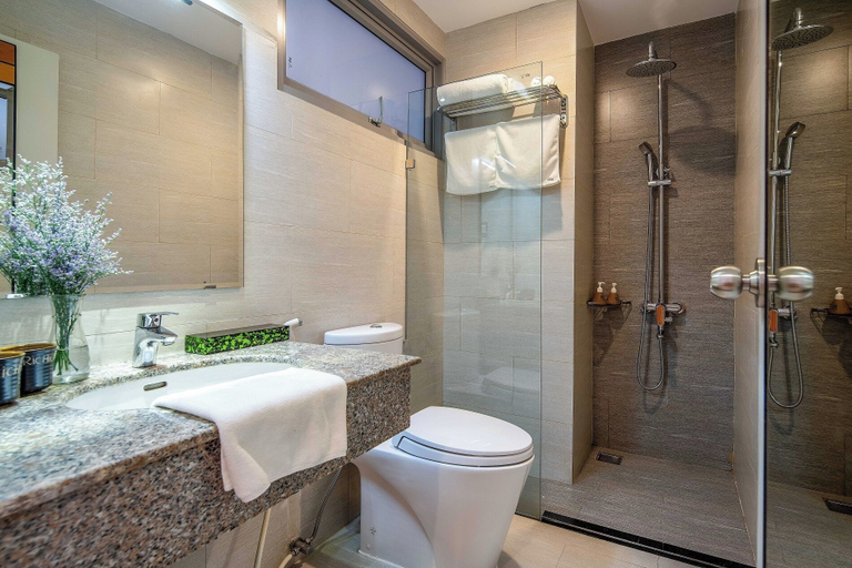 Bathroom 5, Richico Apartments And Hotel, Da Nang