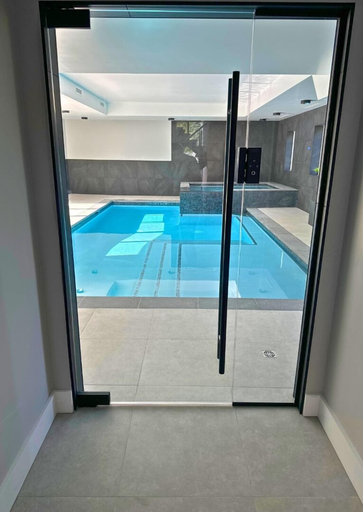 Sport & Beauty 4, Orchard Run Chalet, Grey