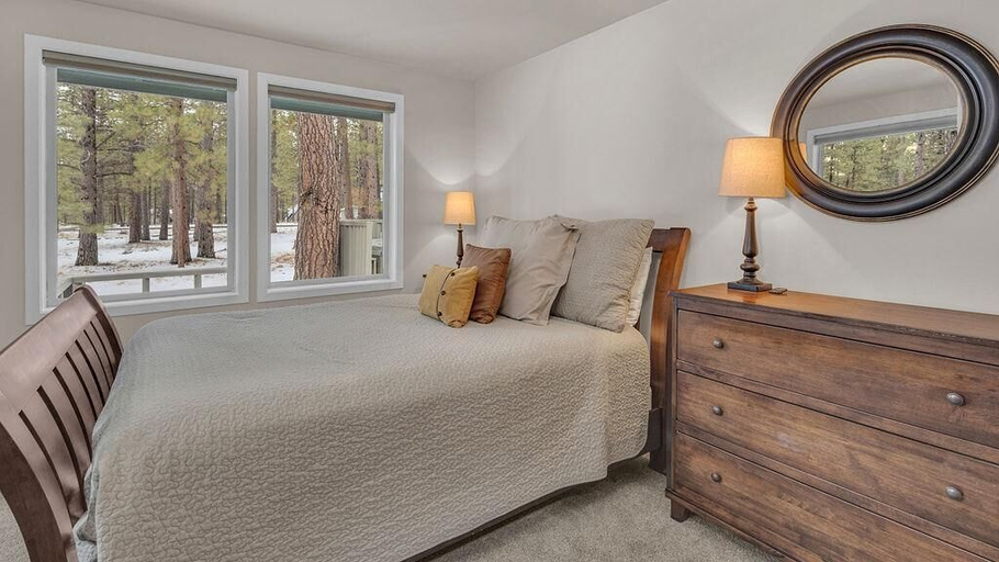Bedroom 3, Quartz Mt. Lane 1, Deschutes