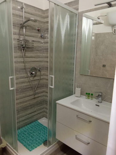 Bathroom, Le vie del centro, Agrigento