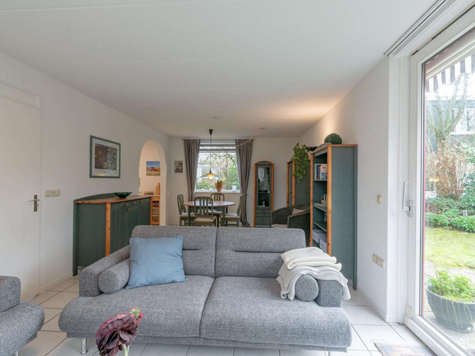 Living room 2, Beautiful Detached Holiday Home in Park, Zijpe
