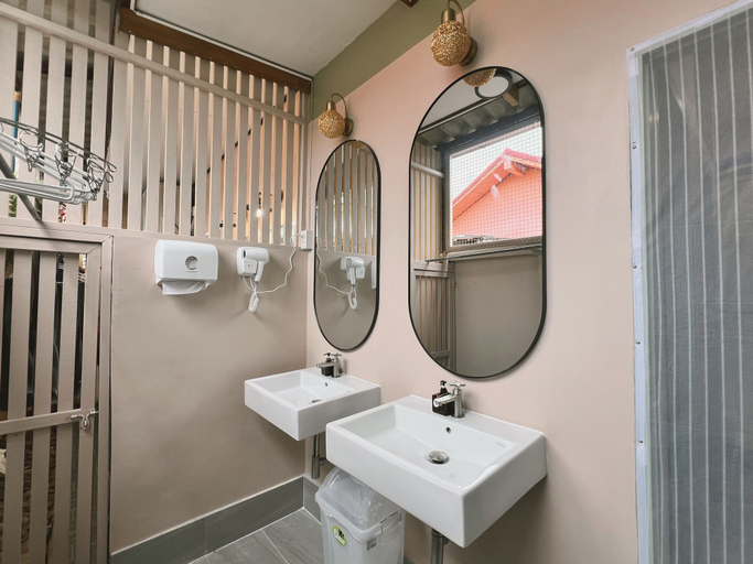 Bathroom 7