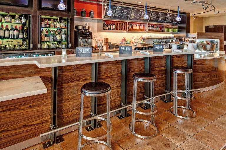 Food & Drinks
