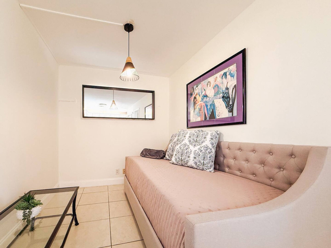 Room 3, Waterfront Florida Vibes and Views - King Bed, Broward