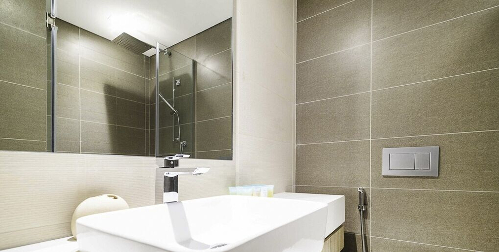 Bathroom 3, LUX Contemporary Suite Marina View 6, Dubai