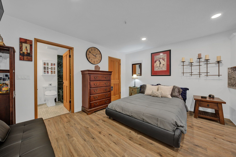Bedroom 3, Mays Luxury Farm Stays, Santa Cruz
