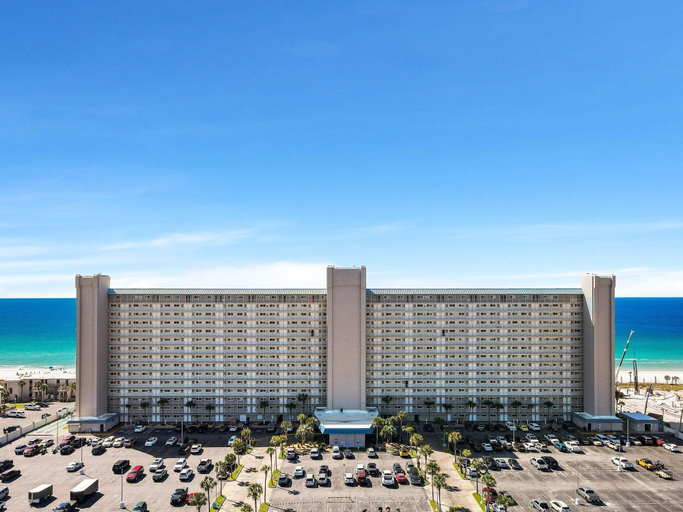 Exterior & Views, The Summit 726, Bay