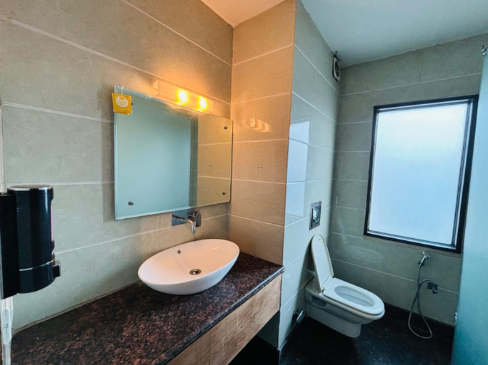 Bathroom, Hotel Billions Kapashera, Delhi