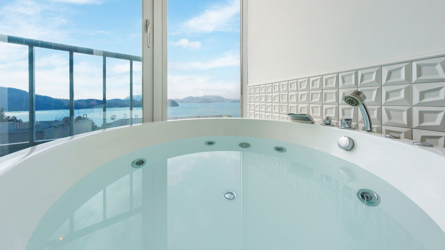 Bathroom 4, Yeosu Nangman Pension, Yeosu